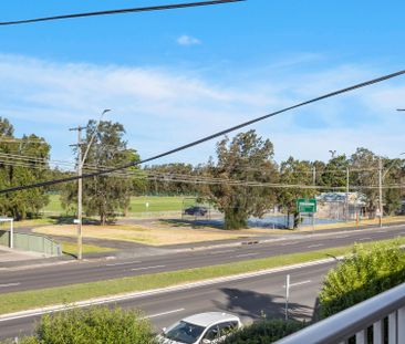 Neat & Tidy 2 Bedroom Unit Centrally Located With Garage - Photo 6