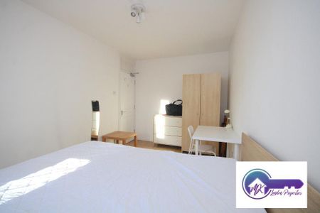 1 bedroom in a flat share to rent - Photo 3