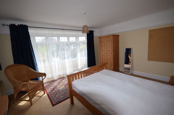 2 Bedroom Flat To Rent in Moordown - £1,150 pcm Tenancy Info - Photo 1