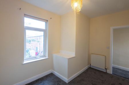 2 bedroom terraced house to rent - Photo 2