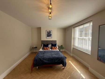 3 Bed Terraced House, St. Stephens Grove, SE13 - Photo 3