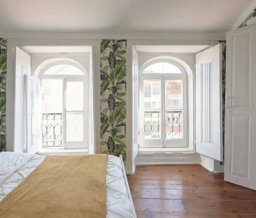 Room in a shared 13-bedroom apartment for rent in Lisbon, professio... - Foto 2
