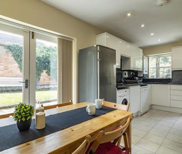 5 bedroom semi-detached house to rent - Photo 2