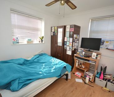 3 bed Flat for Rent - Photo 5