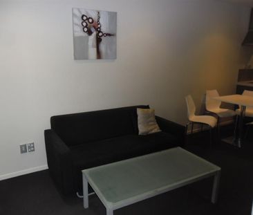 Modern Two Bedroom Apartment - Photo 2