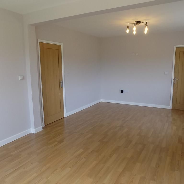 2 bedroom detached bungalow to rent - Photo 1