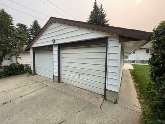 4-Bed Family Home Steps Away From Avonmore LRT Station - Photo 1