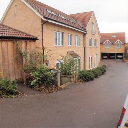 Two Double Bedroom Flat to Let in Taunton - Photo 3