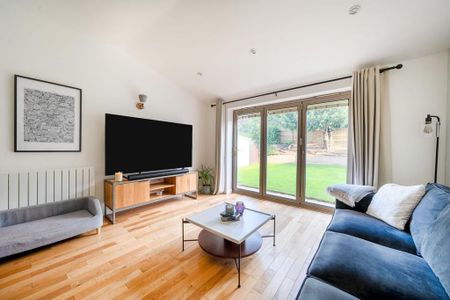 3 bedroom semi-detached house to rent - Photo 4