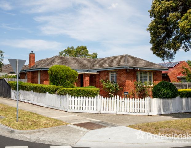 Charming Three-Bedroom Home in the Prestigious McKinnon School Zone - Photo 1