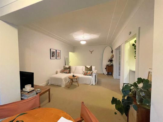 LARGE ONE BEDROOM APARTMENT! - Photo 1