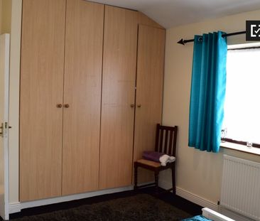 Bright room in 4-bedroom apartment in Swords, Dublin - Photo 4