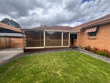 Comfortable Three-Bedroom Home in a Convenient Location - Photo 5