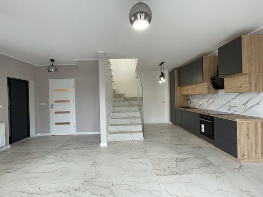 Nowiutki z pełnym wyposażeniem - Фото 1