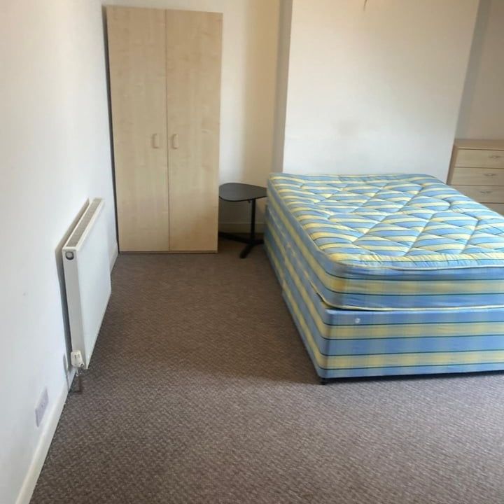 Room in a Shared House, Sussex Place, BS2 - Photo 1