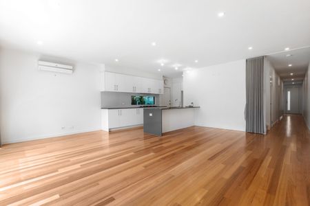 19B Vera Street, Bentleigh East VIC 3165 - Townhouse For Rent | Domain - Photo 4