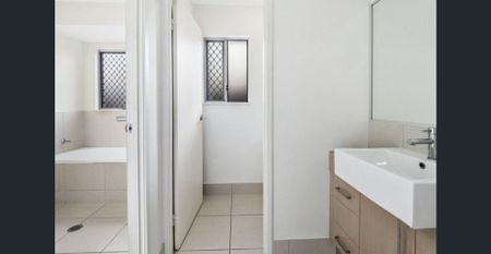 Quality Entertainer – Media or Fifth Bedroom – Solar - Green Thumb Paradise - Photo 3