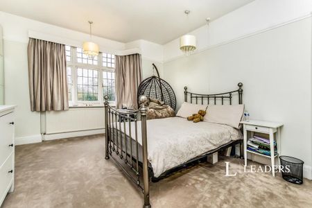 4 bedroom semi-detached house to rent - Photo 5