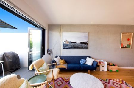 High-end Living on Lonsdale - Photo 5