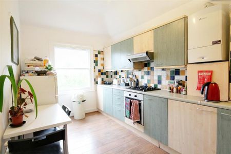 1 bedroom in a house share to rent - Photo 5