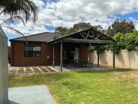 5 Greybox Way, Kialla - Photo 3