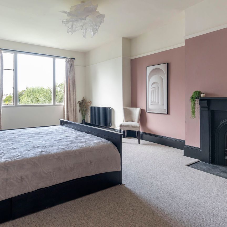 London Road, Cheltenham, Gloucestershire - Photo 1
