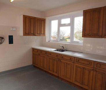 3 bedroom bungalow to rent - Photo 2