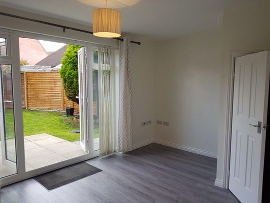 Modern End of Terrace 2 Double Bedroom House To Let in Berryfields, Aylesbury with Sunny Garden, Garage and off street Parking Space, 2 minutes walk to Aylesbury Vale Parkway Station, Aylesbury - Photo 1