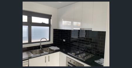 Reverse Living Townhouse - Photo 4