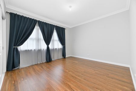 Fully Renovated 2-Bedroom Home close to all amenities - Photo 2