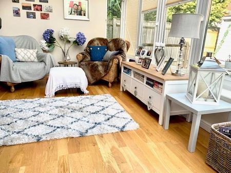 4 bedroom detached house to rent - Photo 3