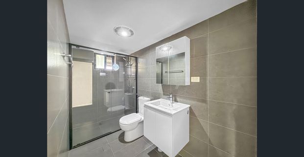 BEAUTIFULLY RENOVATED, 4 BEDROOM, FAMILY HOME, WATER AND ELECTRCITY INCLUDED - Photo 1