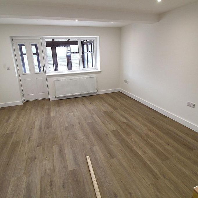 3 bedroom end of terrace house to rent - Photo 1