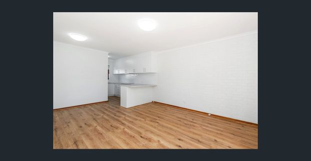 Renovated Townhouse close to the city - Photo 1