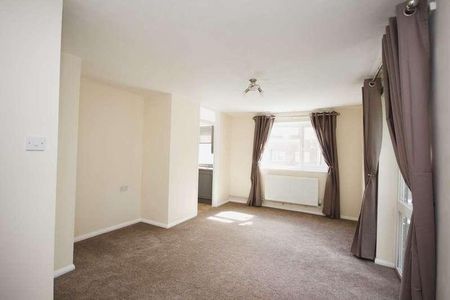 Ladybank, Bracknell, RG12 - Photo 2