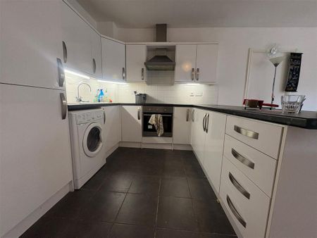 2 bedroom apartment to rent - Photo 3