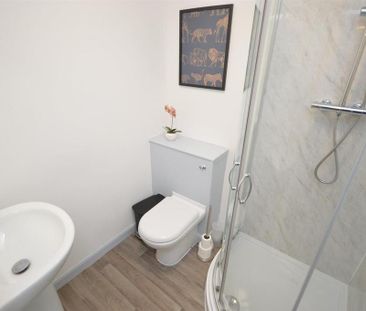 1 bedroom in a house share to rent - Photo 6