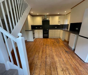 3 bedroom semi-detached house to rent - Photo 3