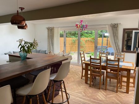 6 Bed Detached House, Baileys Mead Road, BS16 - Photo 2