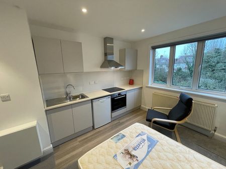 Studio Flat, Wycombe Gardens, NW11 - Photo 3