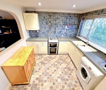 3 bedroom terraced house to rent - Photo 2