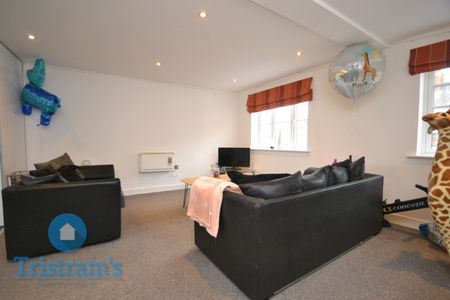 3 bed Apartment for Rent - Photo 2