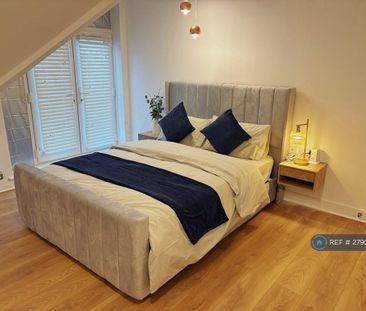 4 bedroom semi-detached house to rent - Photo 6