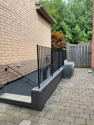 For Lease - 75 Brass Drive, Richmond Hill, Ontario - Photo 1