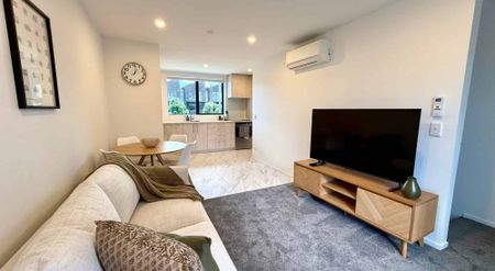 EXECUTIVE FULLY FURNISHED INNER CITY BRAND NEW APARTMENT! - Photo 3