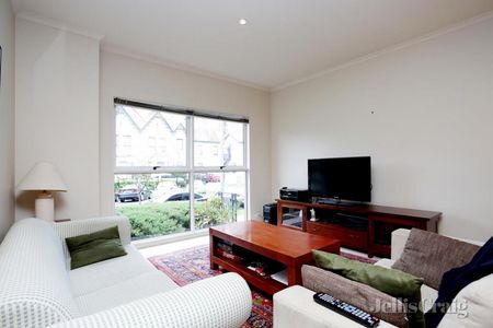 109/26 Queens Road, Melbourne - Photo 2