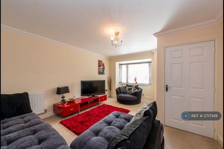 4 bedroom semi-detached house to rent - Photo 4