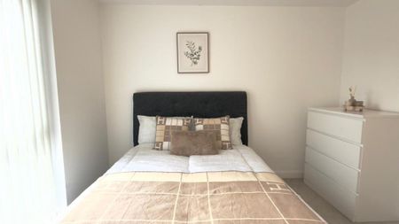 1 bedroom in a house share to rent - Photo 2