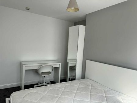 6 bedroom townhouse to rent - Photo 4