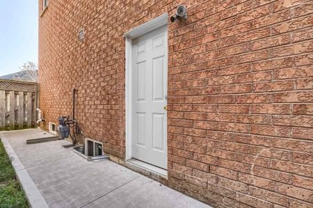 For Lease - 3974 Freeman Terrace, Mississauga, Ontario - Photo 2